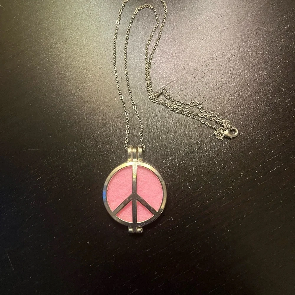 Essential oil Peace Sign necklace - Picture 3 of 6